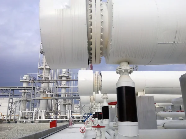 Heat exchangers in a refinery — Stock Photo, Image