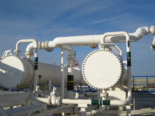 Heat exchangers in a refinery — Stock Photo, Image