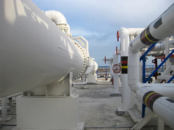 Heat exchangers in a refinery — Stock Photo, Image