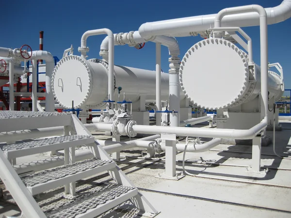 Heat exchangers in a refinery — Stock Photo, Image