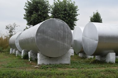 Gümüş tankları için depolama gübre. Tarımsal yapılar.