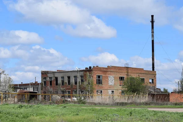 Antigua fábrica abandonada —  Fotos de Stock