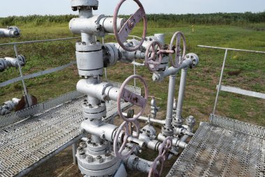 Bir petrol kuyusu donatım