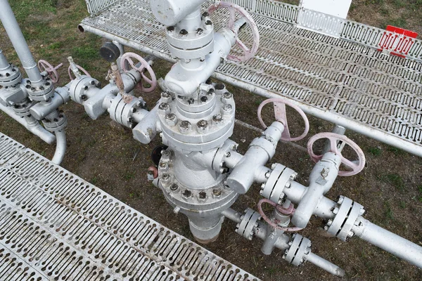 Оборудование нефтяной скважины — стоковое фото