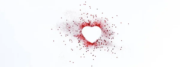 Rotes Konfetti Glitzert Herzform Auf Weißem Festlichem Hintergrund Kopierraum Valentinstag — Stockfoto