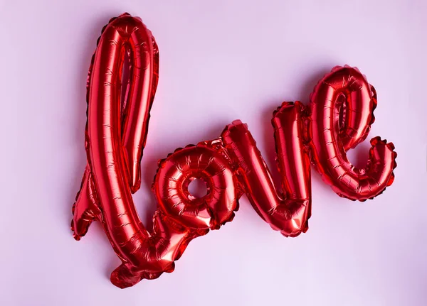 Red Air Foil Ballons Forme Mot Amour Sur Fond Rose — Photo