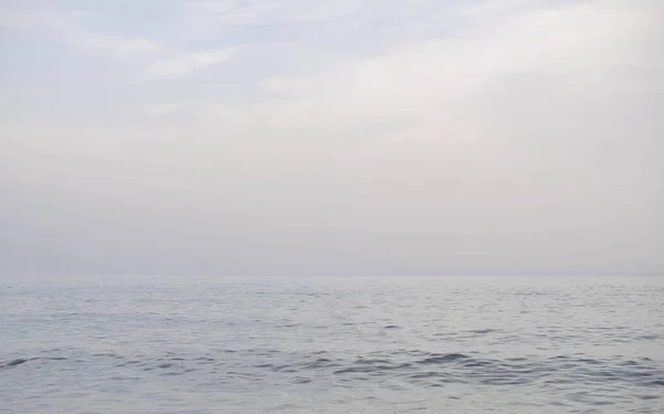 Просто Пастель Минимальный Расслабиться Горизонтальной Линии Между Мирным Морем Небом — стоковое фото