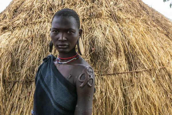 エチオピアの低地オモ谷出身のムルシ族 — ストック写真