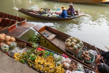 Tayland 'da Damnoen Saduak' ta yüzen pazar