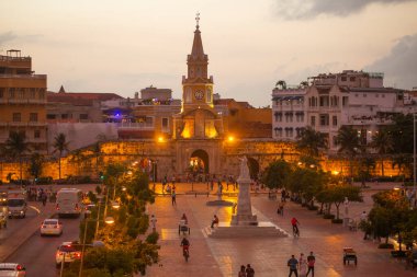 İspanyol kolonisinin ana kapısı. Eski şehir Cartegena, Kolombiya.