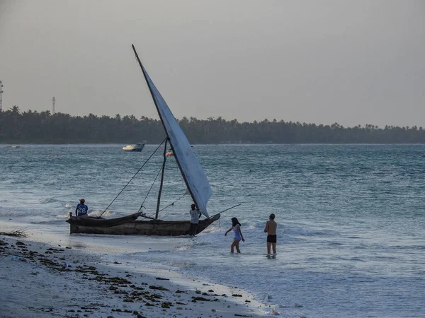 Tradiční Plachetnice Názvem Dhow Pobřeží Zanzibarských Ostrovů Tanzanie — Stock fotografie