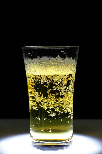 Close-up van een glas bier — Stockfoto
