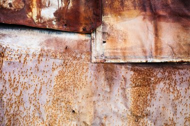 eski paslı demir levhalar