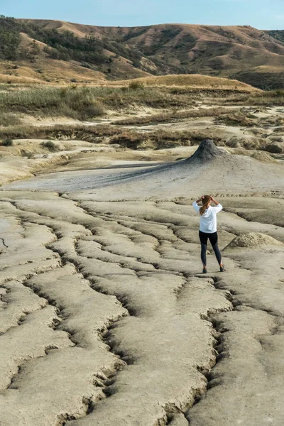 Young Girl Exercising Outdoors Wearing Sportswear Picture Taken Mud Volcanoes — Stock Photo, Image