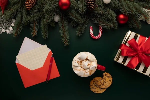 Ligt Een Brief Lekkernijen Voor Kerstman Tafel — Stockfoto