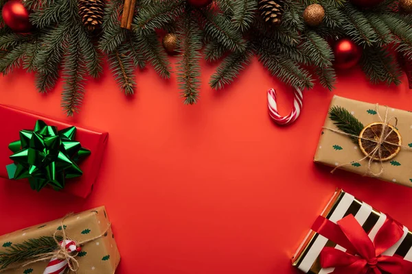 Kırmızı Noel arkaplanı metin için yer.