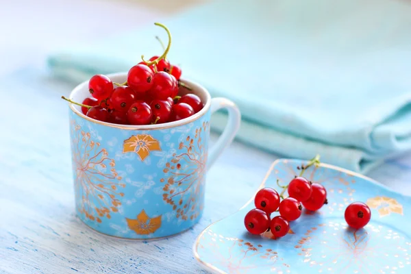 Redcurrant in a cup — ストック写真