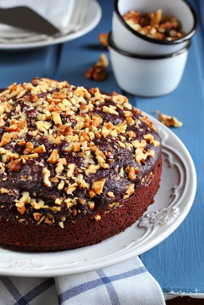 Torta al cioccolato con barbabietola, arance e noci — Foto Stock