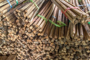 Kaba Boyutlanmış kereste yığını