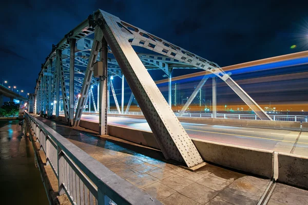 Krungthep brug bij nacht — Stockfoto