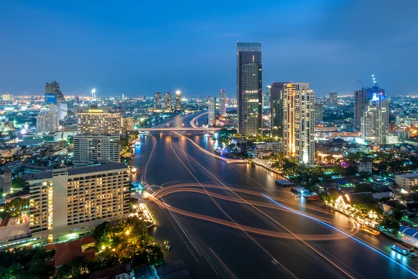 Veduta del fiume Chao Phraya di notte — Foto Stock