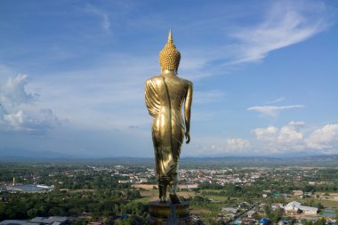 Dağın üstünden Nan il üstünde Buda heykeli