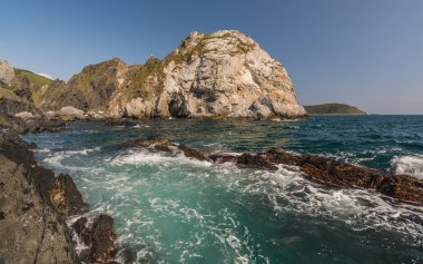 Deniz ve dağlar. Yaz