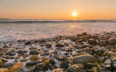 Deniz ve dağlar. Yaz