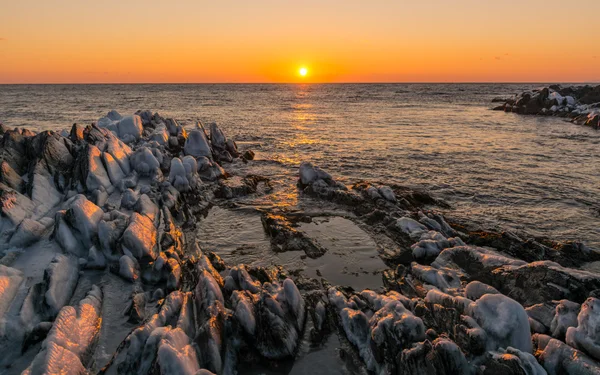 Inverno: il mare e la montagna — Foto Stock