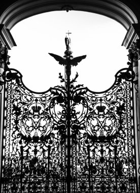 Saint Petersburgh özetliyor