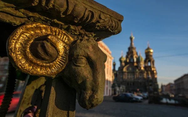 In de buurt van de brug van de Verlosser op het bloed, St. Petersburg — Stockfoto