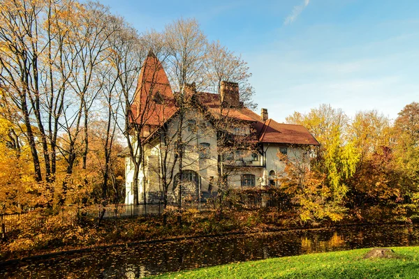 De herfst en de architectuur in Sint-Petersburg — Stockfoto