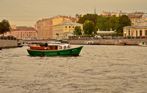 Ride along rivers and canals of St. Petersburg. View of the city from the water — Stock Photo, Image