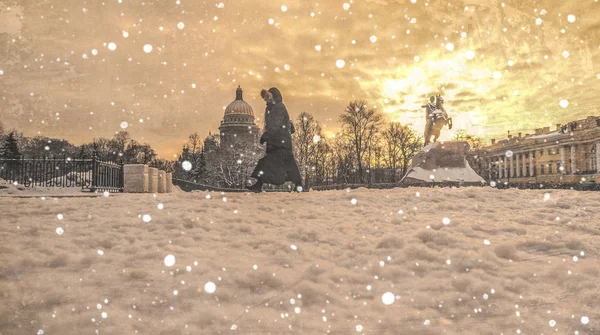 Wintertijd in de besneeuwde Saint Petersburg — Stockfoto