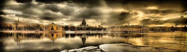 Invierno y nieve en San Petersburgh — Foto de Stock