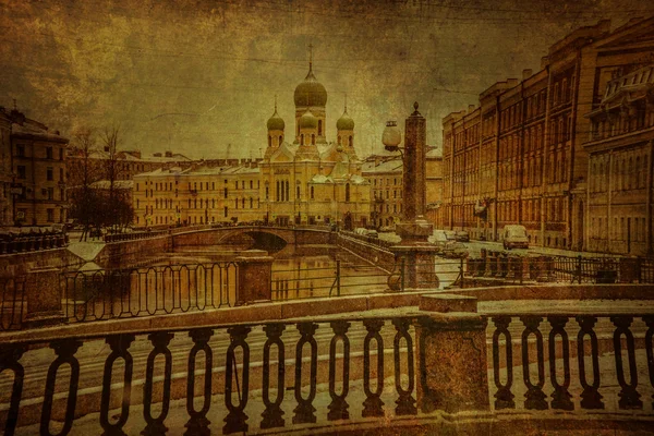 Inverno em aterros nevados e ponte o centro histórico de São Petersburgo — Fotografia de Stock