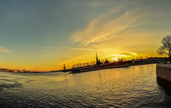 De rivieren en kanalen van Sint-Petersburg Stockfoto
