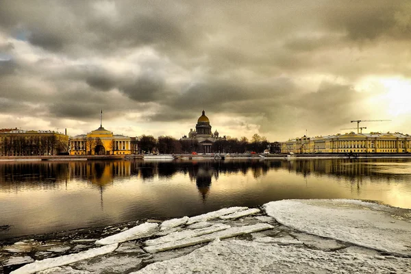 Χειμώνα στην Αγία Πετρούπολη — Φωτογραφία Αρχείου