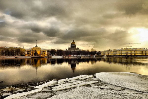 St. Petersburg'daki kış