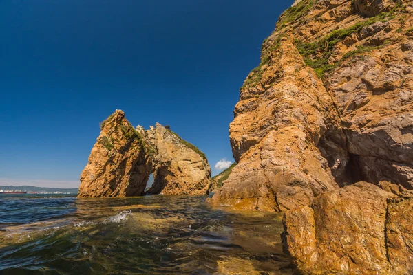 The cliffs and the sea — Stock Photo, Image