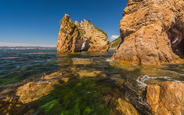 The cliffs and the sea — Stock Photo, Image