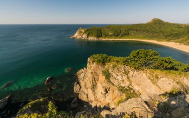 Japon deniz ve kayalıklarla