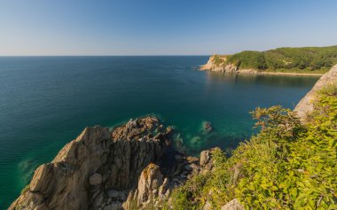 Japon deniz ve kayalıklarla