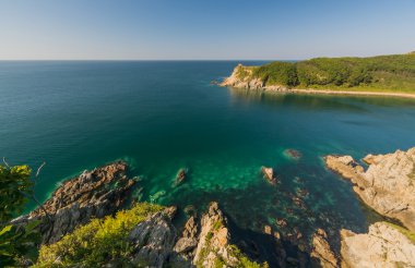 Japon deniz ve kayalıklarla