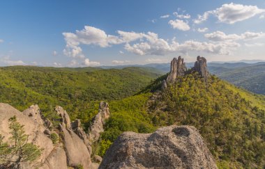 Dağlar ve kayalar Rusya