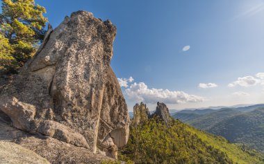 Dağlar ve kayalar Rusya