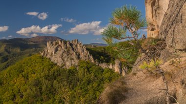 Dağlar ve kayalar Rusya