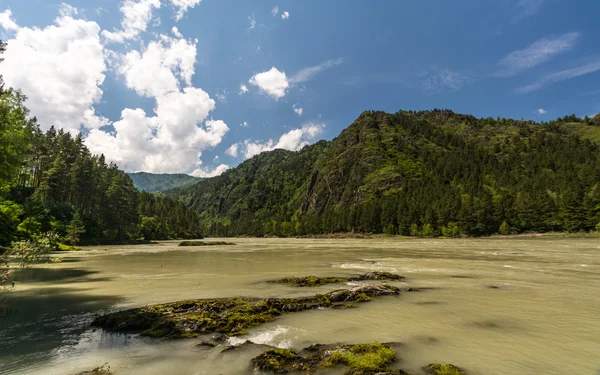 Montagne e fiumi — Foto Stock