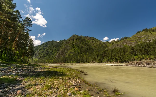 Montagne e fiumi — Foto Stock