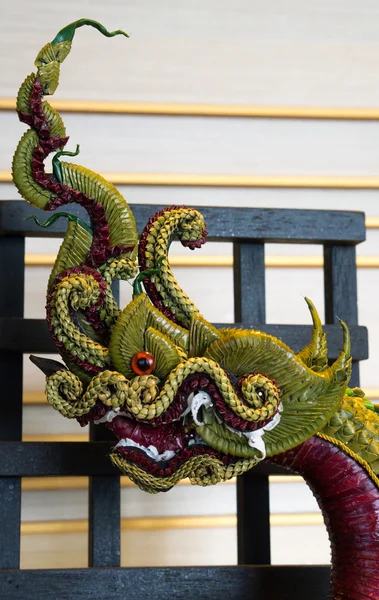Dragon thaïlandais artisanal fabriqué à partir de plantes et légumes — Photo